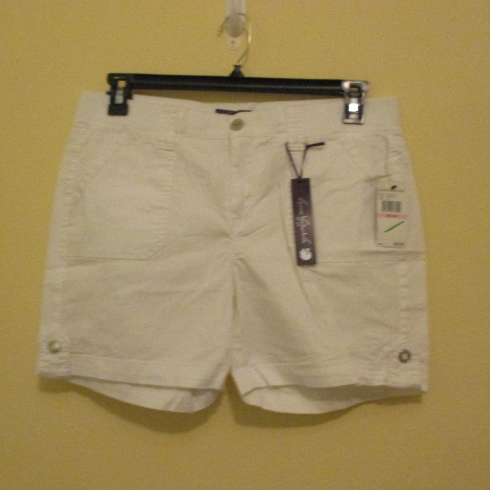 NWT - GLORIA VANDERBILT "Jess" shorts - sz 10P